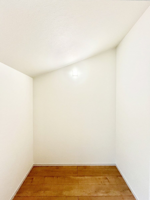 ̑@`Walk-in Closet`@KvȂ̂R[fBl[gꗗĊmFłAgxx⏀ZԂōςރEH[NCN[[bgݒu܂BƂ̒Ƃ֗Ȏ[Xy[XłB