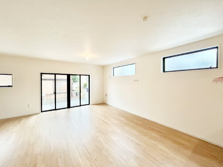 rO@`Living`@O̗ȂVvłLDKB傫ȑނ̂Ŏ邭AƑ̌ȅƂăsb^łBJƓ̗ǂ𐥔񂲗I