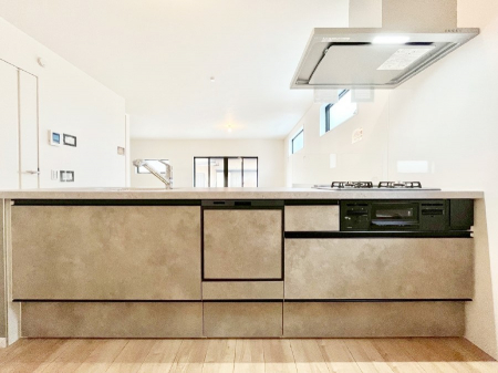 Lb`@`Kitchen`@beރrOAȂLb`BƂ́Ał͂ȂA炵AKɂꏊBΊ̖A炬̓X̂߂ɁAŐV̐ݔEdl̗pB