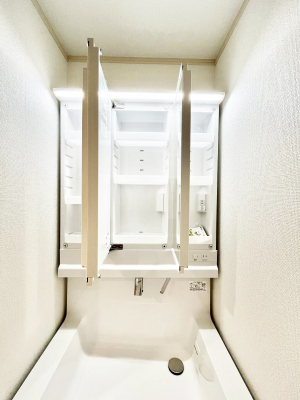 ���̑����ρ@�O�ʋ��̗��ɁA���ϕi��q���p�i�Ȃǂ����[�\�B���ʑ����������ƕۂ��܂��I