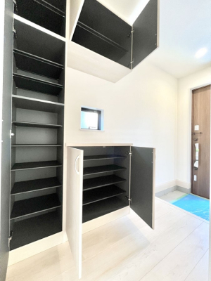 ���̑����ρ@�����Ղ���[�ł���V���[�Y�{�b�N�X�ŉƑ��S���̌C���A���ւ�������B  