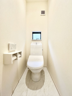 �g�C���@�g�C����1�K��2�K���ꂼ��ɔz�u����Ă��ĂƂĂ��֗��ł��B 