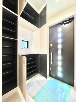 ���̑����ρ@�����Ղ���[�ł���V���[�Y�{�b�N�X�ŉƑ��S���̌C���A���ւ�������B  