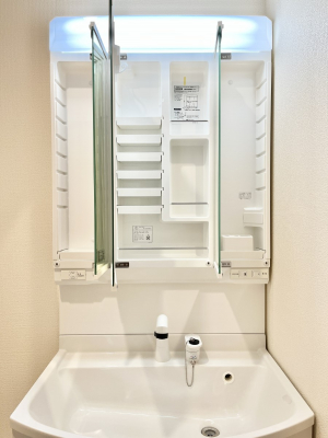 ���̑����ρ@�O�ʋ��̗��ɁA���ϕi��q���p�i�Ȃǂ����[�\�B���ʑ����������ƕۂ��܂��I