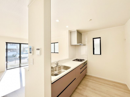 �L�b�`���@�u�₩�ȕ����ʂ蔲����L�b�`���B��������̂Ŗ��邭���C�ɂ��𗧂��܂��B