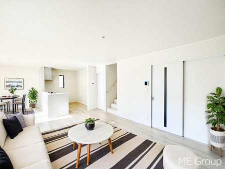 ���r���O�@������C�������`Living�`�@LDK�ɊK�i�̂���Ԏ���Ƒ��̃R�~���j�P�[�V�������X���[�Y�Ɏ��܂��ˁ��Ƃ肠���炵�ƐS�n�悢�Z�����a���ґ�Ȏ��Ԃ����Ƒ��݂�Ȃł��߂����������B���Ƌ��CG�ł�