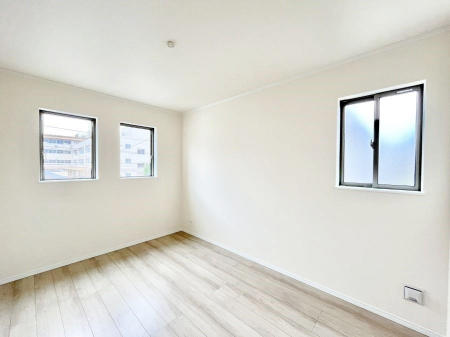 ���̑����ρ@������A�������`Bed Room�`�@2�ʍ̌����m�ۂ������邢�����́A���ʂ����ǂ��A��ϋ��S�n�̗ǂ���ԂƂȂ��Ă���܂��B�u�₩�ȕ��������ċN���钩�́A���K�����̎n�܂�ɁI���������ʕ����ƂĂ��ǂ��Z�܂���