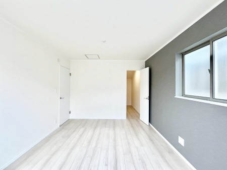 �Q���@������A�������`Bed Room�`�@�u��������������l�v�Ƃ��v�w�ł�����肭�낰��Q���B�����̉Ǝ��₨�d���ɔ�ꂽ���̓t�J�t�J�̃x�b�g�Ŗ�����Ă��������B�e���r��{�I�������Ă����K�ȍL����������