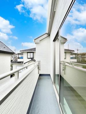 �o���R�j�[�@������A�������`Balcony�`  �o���R�j�[�͉������z���������݁A���z�c����󕨂��C�����悭�������Ƃ��ł��܂��B  �g���₷���J���I�ȃo���R�j�[�ł����z�����������Ղ�~�蒍���A�o���R�j�[�t���Z�܂��B  