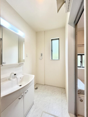 ���̑��@������C�������`Dressing Room�`�@�Â��Ȃ肪���Ȑ��ʏ�����������ƍ̌��Ɗ��C���\�Ȃ̂ŋC�����悭���g�������܂��B�O�ʋ��^�C�v�̐��ʑ�͋������[�ŎU�炩�肪���Ȑ��ʏ����X�b�L����