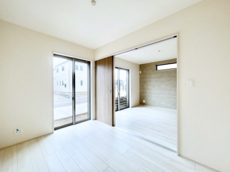 �q�������@������C�������`Bed Room�`�@�}���V�����ƈႢ�������������̂��ˌ��Ẵ����b�g�ł��B���Ƒ������������ƂŎ苷�Ɋ����Ă����Z�܂����ˌ��Ăł͊e�����v���C�o�V�[��ۂ��Ƃ��ł��܂��B