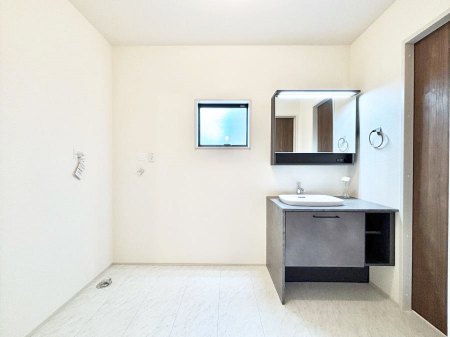 ���̑��@������1�������`Dressing Room�`�@�Â��Ȃ肪���Ȑ��ʏ�����������ƍ̌��Ɗ��C���\�Ȃ̂ŋC�����悭���g�������܂��B�O�ʋ��^�C�v�̐��ʑ�͋������[�ŎU�炩�肪���Ȑ��ʏ����X�b�L����