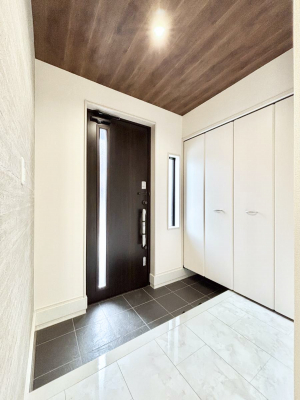 ���ց@������1�������`Entrance�`�@�Ƃ̒��ł��q�l���}����ŏ��̏ꏊ�ł��錺�ւ́A�Ƃ̈�ۂ��̂��̂ł��I�L�x�Ȍ��֎��[�ŁA����Y��ɕۂ��Ƃ��o���܂��􌺊ւɂ͂����Ղ���[�̉��ʔ��������I