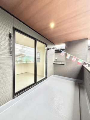 �o���R�j�[�@������1�������`Balcony�`�@�C���i�[�o���R�j�[�͐��󕨂������X�y�[�X�Ƃ��ċ}�ȉJ�Ő��󕨂��G��Ă��܂��̂�h���ł���܂����`�F�A�ł��낢����A�Ăɂ͎�����C�ɂ����r�j�[���v�[�����y���߂܂��ˁ�