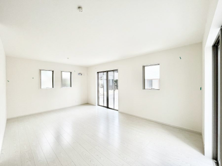 ̑ρ@`Living`@Lȗz̏ꏊƂ炵B邱̋Ԃ݂͂Ȃ̏Ί炪WꏊAYA邱Ƃ̂Ȃ킢ȂbyގԁA̎vԂꏊB