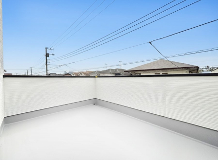 �o���R�j�[�@�����`Balcony�`�@������̃o���R�j�[�̑O�ɂ͉_�ȊO�ɑ��z���Ղ���̂�����܂���B�����󕨂������₷���A����薾�邭�C�����̂������������Ă��܂��B�Ƒ��S�����̐��󕨂���C�Ɋ����܂��B