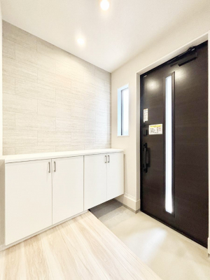 ���ց@������1�������`Entrance�`�@�Ƃ̒��ł��q�l���}����ŏ��̏ꏊ�ł��錺�ւ́A�Ƃ̈�ۂ��̂��̂ł��I�L�x�Ȍ��֎��[�ŁA����Y��ɕۂ��Ƃ��o���܂��􌺊ւɂ͂����Ղ���[�̉��ʔ��������I