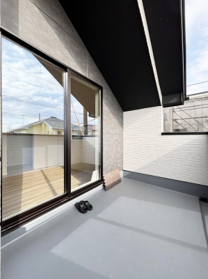 �o���R�j�[�@������1�������`Balcony�`  �o���R�j�[�͉������z���������݁A���z�c����󕨂��C�����悭�������Ƃ��ł��܂��B  �g���₷���J���I�ȃo���R�j�[�ł����z�����������Ղ�~�蒍���A�o���R�j�[�t���Z�܂��B  