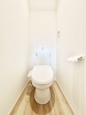 �g�C���@������1�������`Toilet�`�@�������̂��鐅����g�C���̓E�H�V�����b�g�t���ł����g�C���͖����g�킴��𓾂Ȃ����́B����������ۂ������ł��ˁB�g�C����2��������̂Œ��̍��G���ɕ֗��ł��I