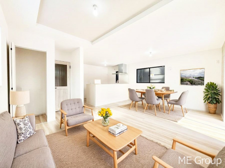 ���r���O�@������1�������`Living�`�@�Ƒ��̐H����c���̂ق��A�q�ǂ���V�΂�����A�F�l���������肷��LDK�͏Z�܂��̒��S�B�����ԉ߂����ꏊ������A���̋�Ԃ͏Z�܂��S�̂̋��S�n�����E���܂��B���Ƌ��CG�ł�