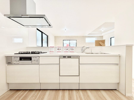 �L�b�`���@������1�������`Kitchen�`�@��b���e�ރ��r���O�A�������������Ȃ�L�b�`���B�Ƃ́A�������������ł͂Ȃ��A��炵��������A���K�ɂ���ꏊ�B�Ί�̖����A���炬�̓��X�̂��߂ɁA�ŐV�̐ݔ��E�d�l���̗p�B