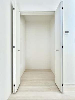 ���[�@�������Q�������`Pantry�`�@�L�b�`�����Ɏ��[�X�y�[�X��ݒu�I�H�i���X�g�b�N�ł���֗��ȏꏊ�ł��B�L�b�`���͉Ƃ̒��ł����������ꏊ�B��펞�ɔ����Ă̔��H����~�X�y�[�X�Ƃ��Ă��g����̂��S�����ł��ˁB