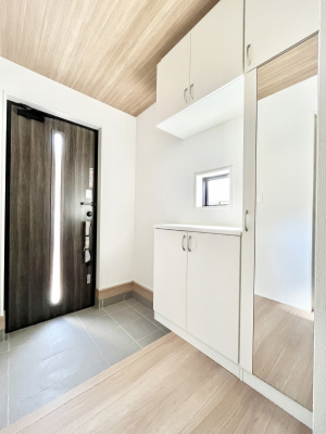 ���ց@�������P�������`Entrance�`�@���ʔ��~���[�t�Ȃ̂ŁA���o�����O�̐g�����Ȃ݃`�F�b�N�Ɂ����ւ͂��q�l�����o�}�������ԍŏ��̏ꏊ�A�A���Ă��鎞�ɓ���ŏ��̏ꏊ�B����ȏꏊ�����炱���A���ǂ���ԂɁ�