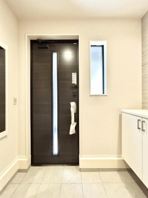 ���ց@�������P�������`Entrance�`�@�Ƃ̒��ł��q�l���}����ŏ��̏ꏊ�ł��錺�ւ́A�Ƃ̈�ۂ��̂��̂ł��I�L�x�Ȍ��֎��[�ŁA����Y��ɕۂ��Ƃ��o���܂��􌺊ւɂ͂����Ղ���[�̉��ʔ��������I