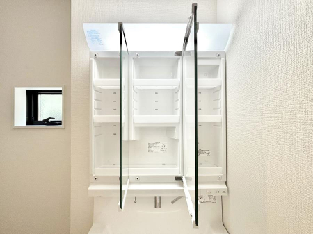 ���̑����ρ@�ݔ����P�������O�ʋ��̗��ɁA���ϕi��q���p�i�Ȃǂ����[�\�B���ʑ����������ƕۂ��܂��I