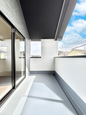 �o���R�j�[�@�������Q�������`Balcony�`  �o���R�j�[�͉������z���������݁A���z�c����󕨂��C�����悭�������Ƃ��ł��܂��B  �g���₷���J���I�ȃo���R�j�[�ł����z�����������Ղ�~�蒍���A�o���R�j�[�t���Z�܂��B  