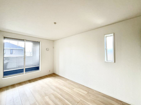 ���̑����ρ@�������R�������`Bed Room�`�@2�ʍ̌����m�ۂ������邢�����́A���ʂ����ǂ��A��ϋ��S�n�̗ǂ���ԂƂȂ��Ă���܂��B�u�₩�ȕ��������ċN���钩�́A���K�����̎n�܂�ɁI���������ʕ����ƂĂ��ǂ��Z�܂���