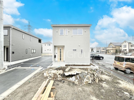 ���n�O�ώʐ^�@�O�ρ��R�������`Exterior�`�@�ՐÂȏZ��n�Ŏq��ĉƑ��Ƀs�b�^���B  �����̂��U�������K�ȗ΂Ɍb�܂ꂽ�G���A�ŁA���R�ɕ�܂ꂽ���₩�ȕ�炵���������邽�߂́A��Ƃ肠��Z���������Ă��܂��B