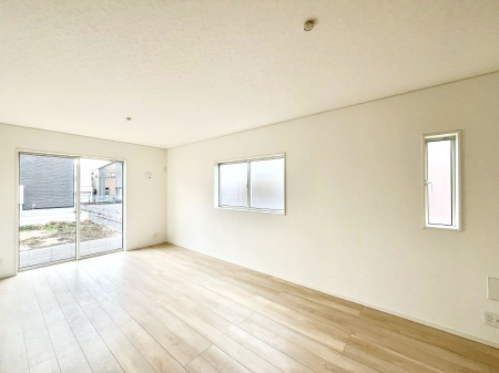 ���̑����ρ@�������R�������`Living�`�@�L���ȗz�������̏ꏊ���Ƃ炵�����B�����邱�̋�Ԃ݂͂�Ȃ̏Ί炪�W���ꏊ�A����Y��A���邱�Ƃ̂Ȃ����킢���Ȃ���b���y���ގ��ԁA��������̎v�����Ԃ���ꏊ�B