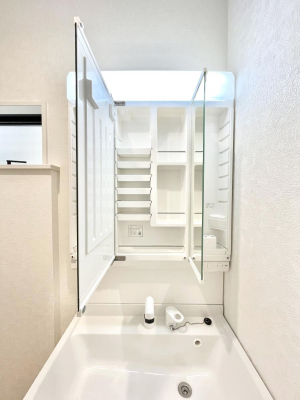 ���̑����ρ@�O�ʋ��̗��ɁA���ϕi��q���p�i�Ȃǂ����[�\�B���ʑ����������ƕۂ��܂��I