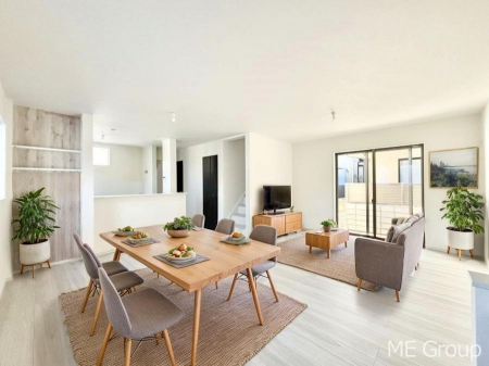 ���r���O�@������1�������`Living�`�@�Ƒ��̉�b��Ί炪�s���������r���O�ł��B�傫�ȃ\�t�@��_�C�j���O�e�[�u���ł������H���������肭�났�����􂻂�Ȗ������������Ԃł��I���Ƌ��CG�ł�