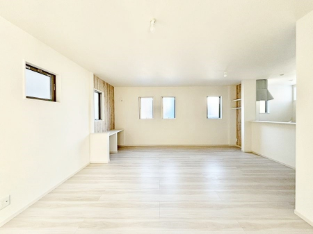 ���̑����ρ@������1�������`Living�`�@�����ɂ݂͂�Ȃ��W���A�H���Ɗy������b���n�܂�B�b�ɖ����ɂȂ肷���āA��������Y��锼�߂��ɂȂ��Ă��܂��B����ȑ��̊Ԃ̍K�������������Ă����ꏊ�ł��肽���B