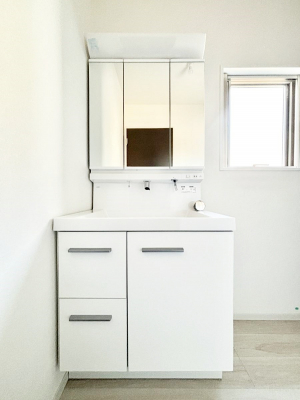 ���ʑ�E���ʏ��@������1�������`Dressing Room�`�@���邭����������p�E�_�[���[���B�����g���ꏊ�����炱���A���K�ȋ�ԂƂȂ��Ă���܂��B�V�����v�[�h���b�T�[���̗p���Ă���܂��̂ŁA���V��������y�ɏo���܂��B