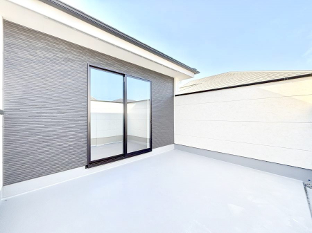 �o���R�j�[�@�����`Balcony�`  �o���R�j�[�͉������z���������݁A���z�c����󕨂��C�����悭�������Ƃ��ł��܂��B  �g���₷���J���I�ȃo���R�j�[�ł����z�����������Ղ�~�蒍���A�o���R�j�[�t���Z�܂��B  