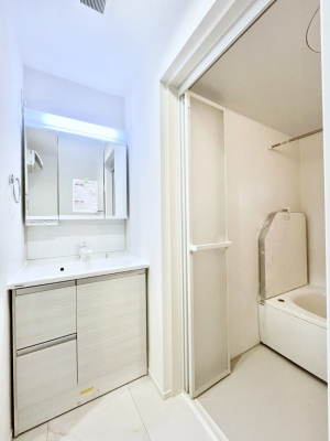 ̑@No.1`Dressing Room`  \ȑ傫̐ʑ͎[鎖ȂAgȂ݃`FbN⎕ȂǁA̍QԂłzeCNȃXy[Xŗ]TƂƂĒ܂B