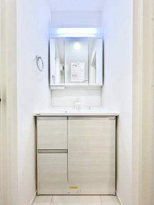 ʑEʏ@No.1`Dressing Room`  FœꂳĂƁAXbLƐۂ܂B  ̗ɂ͂ՂƎ[Xy[XWI