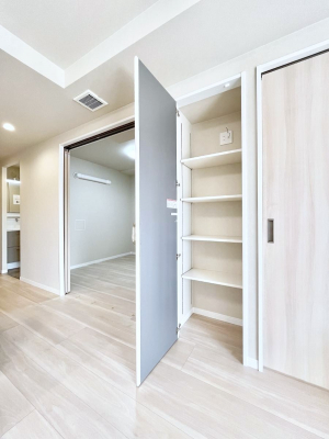 ̑ρ@rO[BɎ[ƕW܂LDKXbLЕtłˁB  