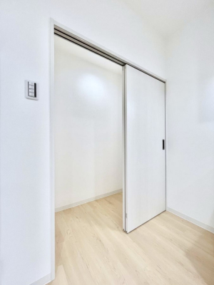 ̑ρ@rO[BɎ[ƕW܂LDKXbLЕtłˁB  