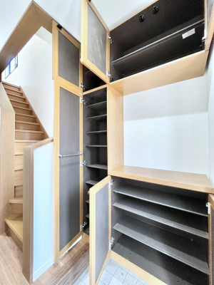 ���̑����ρ@�����Ղ���[�ł���V���[�Y�{�b�N�X�ŉƑ��S���̌C���A���ւ�������B  