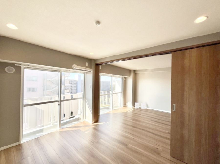 ���̑����ρ@�o���R�j�[���J�������v���X���Ă����m��  