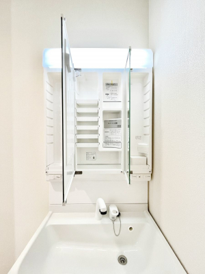 ���̑����ρ@�O�ʋ��̗��ɁA���ϕi��q���p�i�Ȃǂ����[�\�B���ʑ����������ƕۂ��܂��I