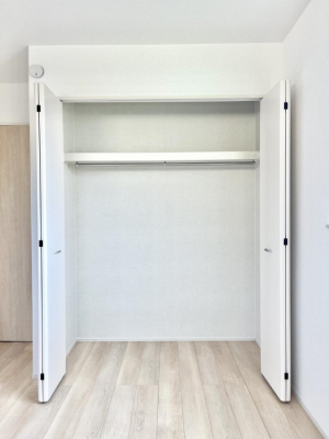 ���[�@������A�������`Closet�`�@�ǖʃN���[�[�b�g������΃^���X��u���K�v���Ȃ��A�o������̂Ȃ��X�b�L����Ԃ��ێ��ł��܂��B����ꂽ�X�y�[�X��L���Ɋ��p�ł������B�ߗނ��̕i�Ȃǂ����Ղ���[�o���܂��ˁ�