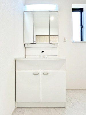 ���ʑ�E���ʏ��@������A�������`Dressing Room�`  ����������F�����œ��ꂳ��Ă���ƁA�X�b�L���Ɛ�������ۂ������܂��B���̗��ɂ͂����Ղ�Ǝ��[�X�y�[�X��W�������I�����́A�V���v�����@�\�����d�����āB