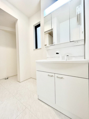 ���̑��@������B�������`Dressing Room�`�@�Â��Ȃ肪���Ȑ��ʏ�����������ƍ̌��Ɗ��C���\�Ȃ̂ŋC�����悭���g�������܂��B�O�ʋ��^�C�v�̐��ʑ�͋������[�ŎU�炩�肪���Ȑ��ʏ����X�b�L����