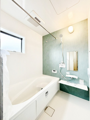 �����@�����`Bath Room�`�@�������������͋C�̗����Ŗ����Ɍ����ă��t���b�V���B���������@�\���t���Ă���̂ŗׂ̐���@�u����Ő􂢏オ�������󕨂��A�J�̓����V�C���C�ɂ������������邱�Ƃ��\�ł��B