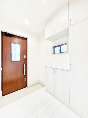 ���ց@�����`Entrance�`�@�Ƃ̒��ł��q�l���}����ŏ��̏ꏊ�ł��錺�ւ́A�Ƃ̈�ۂ��̂��̂ł��I�L�x�Ȍ��֎��[�ŁA����Y��ɕۂ��Ƃ��o���܂��􌺊ւɂ͂����Ղ���[�̉��ʔ��������I